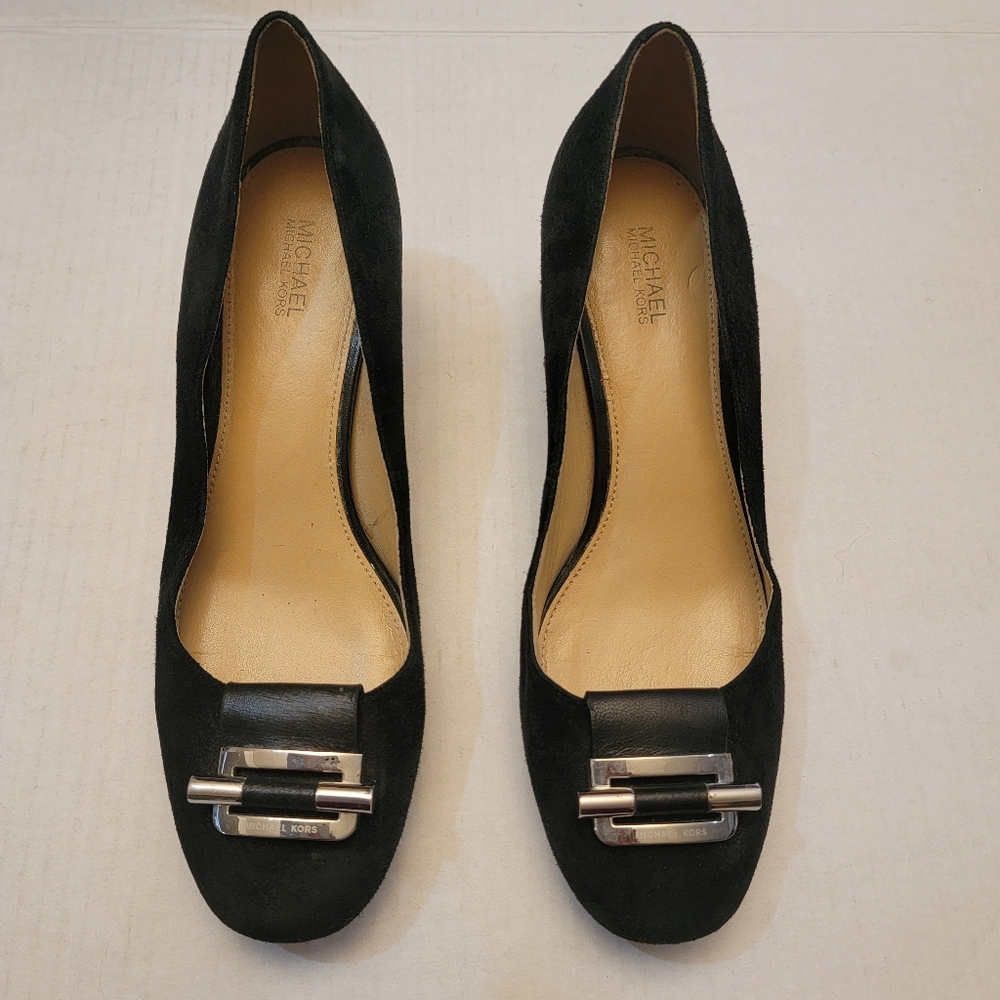 MICHAEL KORS Gloria Kiltie Suede Mid Pump Womens 7.5M Black
